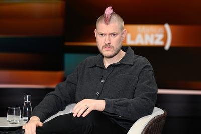 Sascha Lobo (Autor) 10/23 her Sascha Lobo am 3. Oktober 2023 in Markus Lanz , ZDF TV Fernsehen Talkshow Talk Show Deutsc-stock-foto
