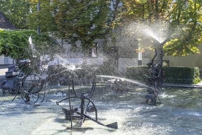 Tinguely-Brunnen Der Fasnachts-Brunnen oder Tinguely-Brunnen auf dem Theaterplatz in Basel, Schweiz, Europa Tinguely s C-stock-foto