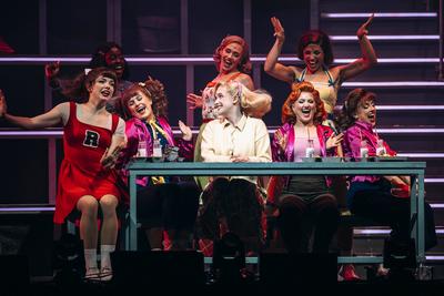 Grease-Ensemble-stock-foto