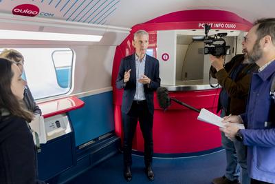 New-generation Ouigo high-speed train-stock-foto