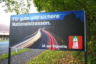 Bildnummer: 60701228  Datum: 11.11.2013  Copyright: imago/Geisser11.11.2013 Am 24 November stimmen die Schweizer ueber die Erhoehung des Preises der Autobahnvignette von heute 40 auf 100 Franken ab Bild zeigt ein Wahlplakat fuer eine Verteuerung der Vignette Politik SUI Objekte Maut Pkw Autobahn xns x0x 2013 quer ABSTIMMUNG ABSTIMMUNGSPLAKAT PLAKAT PLAKATE POLITIK SCHWEIZ WHLEN  60701228 Date 11 11 2013 Copyright Imago Geisser 11 11 2013 at 24 November Votes the Swiss About the Increase the Price the Highway vignette from Today 40 on 100 Franken from Picture shows a Election billboard for a Rise the Vignette politics SUI Objects Toll Car Highway xns x0x 2013 horizontal Vote Voting poster Billboard Posters politics Switzerland-stock-foto