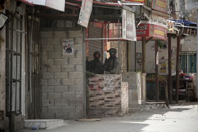 Israeli Special Forces raid a house in Hashashin area in Balata Refugee Camp, east of Nablus, West Bank-stock-foto