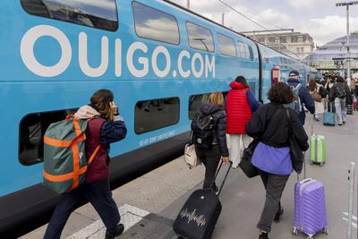 New-generation Ouigo high-speed train-stock-foto