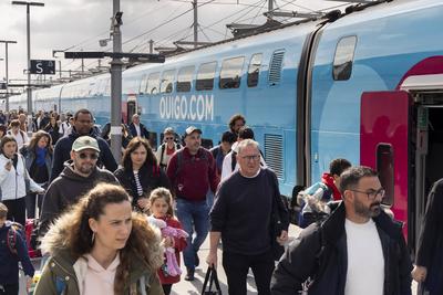 New-generation Ouigo high-speed train-stock-foto