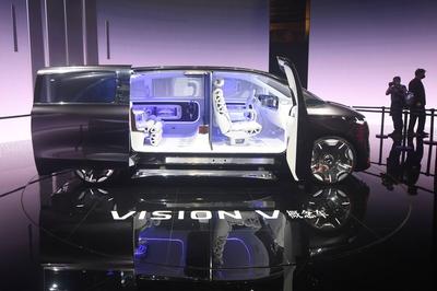 Mercedes-Benz Booth at 2025 Shanghai Auto Show-stock-foto