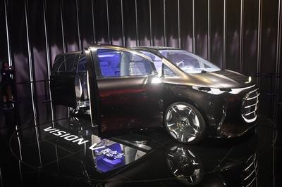 Mercedes-Benz Booth at 2025 Shanghai Auto Show-stock-foto