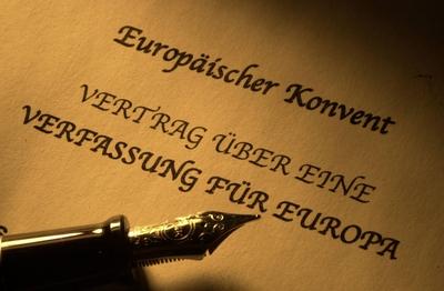 Am 1 Mai wird die Europ?ische Union EU um zehn Staaten erweitert ?ber eine gemeinsame Verfassung-stock-photo