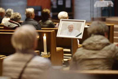 Requiem f?r Papst Franziskus-stock-foto