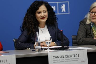Cansel Kiziltepe; Pressekonferenz des B?ndnisses f?r Ausbildung; , am 30.08.2023 in Berlin, (Rotes Rathaus, R. 319), Deu-stock-foto