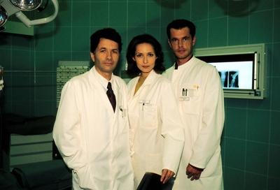 Maia, Achim und Roland- das sind die Darsteller der neuen Familienserie In aller Freundschaft . Ihre Freundschaft gibt-stock-foto