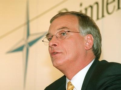 HERTRICH Rainer Vorstandsvorsitzender der DaimlerChrysler Aerospace AG designierter Co Chief Exec-stock-foto