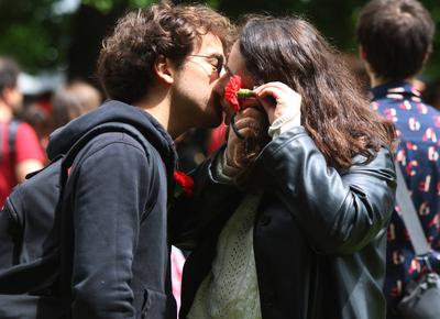 The city of porto celebrates the carnation revolution-stock-foto
