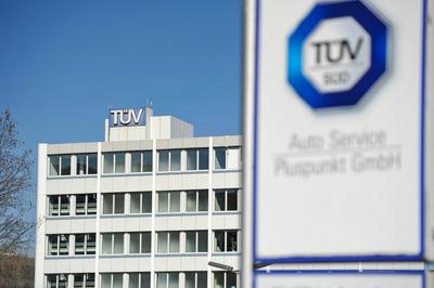 Zulassungsstelle Stuttgart. In der Zeit der weltweiten Corona Pandemie ist der Dienstbetrieb in der Kfz-Zulassungsstelle-stock-photo