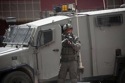 Israeli Special Forces raid a house in Hashashin area in Balata Refugee Camp, east of Nablus, West Bank-stock-foto