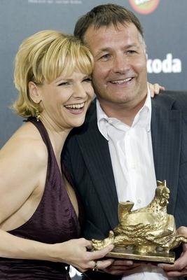 Bildnummer: 52700720  Datum: 17.09.2008  Copyright: imago/Sven SimonSchauspielerin Andrea Kathrin Loewig und Schauspieler Thomas R?hmann  w?hrend eines Pressetermins Verleihung des Medienpreises Goldenen Henne in Berlin, Personen , optimistisch , Freude; 2008, premiumd, Berlin, Pressetermin, Goldene, Film, lacht, Preistr?ger, Troph?e, Preisverleihung, L?wig; , hoch, Kbdig, Gruppenbild, close, Randbild, PeopleBildnummer 52700720 Date 17 09 2008 Copyright Imago Sven Simon Actress Andrea Kathrin Loewig and Actor Thomas R?hmann during a Press call award Ceremony the Media Award Golden Hen in Berlin People optimistic happiness 2008 premiumd Berlin Press call Golden Film laughs Prize winners Trophy Award ceremony L?wig vertical Kbdig Group photo Close Edge image Celebrities-stock-foto