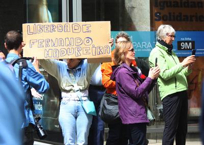 The city of porto celebrates the carnation revolution-stock-foto