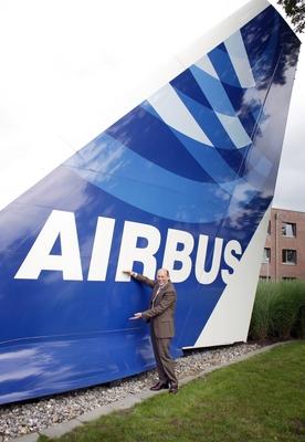 Walter HIRCHE Wirtschaftsminister von Niedersachsen beim Besuch des Airbus Werkes Stade 16 0-stock-foto