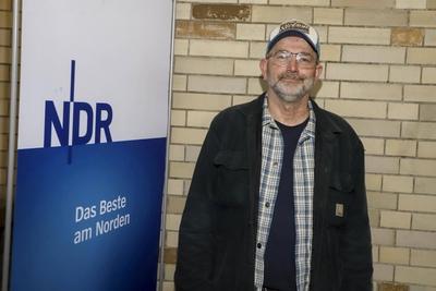 Torsten Wacker Regisseur bei der Kino Preview des NDR Doku Dramas Der Norden zwischen Petticoat und Spaetheimkehrer in Holi Kino am 24.04.2025 in Hamburg Hamburg Deutschland *** Torsten Wacker director at the cinema preview of the NDR docu-drama Der Norden zwischen Petticoat und Spaetheimkehrer at Holi Kino on 24 04 2025 in Hamburg Hamburg Germany-stock-foto