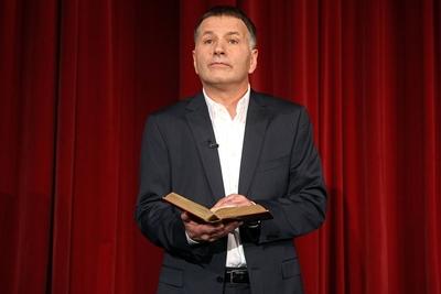 Bildnummer: 53593195  Datum: 10.11.2009  Copyright: imago/STAR-MEDIAMDR - SCHILLER-Gala. Schauspieler Thomas R?hmann ( GER ). Schauspieler Thomas R?hmann ( GER ) als Dr. Fidel Huschke w?hrend der Generalprobe zur MDR - SCHILLER-GALA anl??lich des 250. Geburtstages von Friedrich Schiller am 10.11.2009  Rudolstadt. People 250 Geburtstag Schiller Gala TV Portr?t kbdig xsk 2009 quer 2009 quer Querformat Auftritt B?hne Deutschland Fernsehen Kultur Kunst MDR Mitteldeutscher Rundfunk Person Personen   Schauspiel Schauspieler Sendung Theater TV UnterhaltungBildnummer 53593195 Date 10 11 2009 Copyright Imago Star Media MDR Schiller Gala Actor Thomas R?hmann ger Actor Thomas R?hmann ger as Dr Fidel Huschke during the Dress rehearsal to MDR Schiller Gala during the 250 Birthday from Friedrich Schiller at 10 11 2009 Rudolstadt Celebrities 250 Birthday Schiller Gala TV Portrait Kbdig xSK 2009 horizontal 2009 horizontal Landscape Appearance Stage Germany Television Culture Art MDR resources Broadcasting Person People Acting Actor Consignment Theatre TV Entertainment-stock-foto
