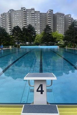 25.11.2025, Pressekonferenz der Berliner B?derbetriebe im Kombibad Gropiusstadt in Berlin, zur Er?ffnung Freibad-Sommers-stock-foto