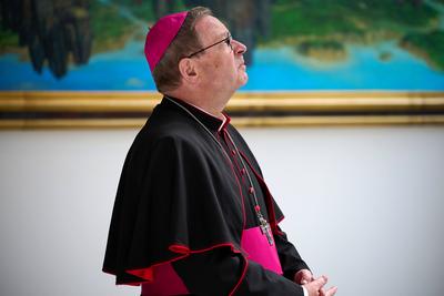 Kondolenzbuch zum Tod von Papst Franziskus in Berlin-stock-foto