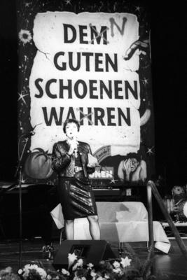 Wahlkampfabschluss der Gr?nen in der Alten Oper zu Frankfurt am Main Claudia Roth-stock-foto