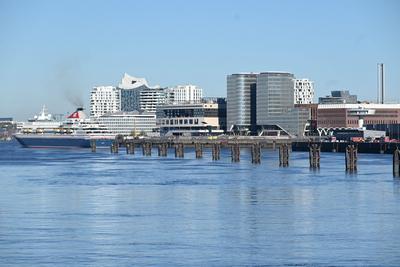 Premiere in der Hafen City - Kreuzfahrtschiff Balmoral macht am neuen Cruise Center HafenCity fest-stock-foto