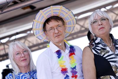 News Bilder des Tages Die Politiker Elfi Scho-Antwerpes (SPD), Karl Lauterbach (SPD) und Claudia Roth (Grüne) beim Chris-stock-photo
