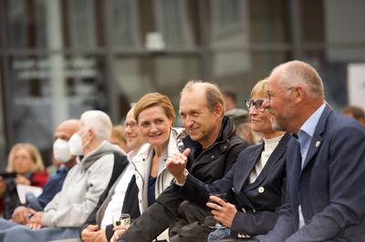 Stadt Flensburg ehrt den Schauspieler Peter Heinrich Brix: Eintrag ins Goldene Buch der Stadt Kurz vor dem Eintrag ins G-stock-photo