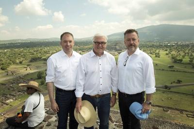 Bundesaussenminister Frank Walter Steinmeier besucht die praehistorische Ruinenstadt Teotihuacan in-stock-foto