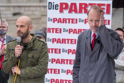 Berlin, Pressekonferenz von Marco B?low und Martin Sonneborn Deutschland, Berlin - 17.11.2020: Im Bild ist Martin Sonne-stock-photo