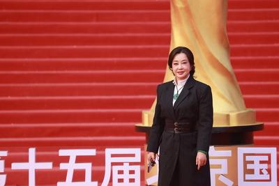 BEIJING, CHINA - APRIL 26: Actress Liu Xiaoqing arrives for the closing ceremony of the 15th Beijing International Film-stock-foto