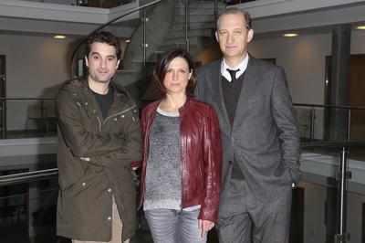 Oliver Wnuk Julia Brendler und Peter Heinrich Brix beim Fototermin am Set des ZDF Krimis Nord Nord-stock-photo