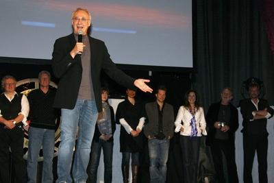 Bildnummer: 56772674  Datum: 18.04.2008  Copyright: imago/Future ImageFed Con XVII im Bonner Maritim Hotel, Tag 1 Brent Spiner (Im Hintergrund: Peter Jurasik, Bruce Boxleitner, Nicki Clyne, Michelle Forbes, Jamie Bamber, Mary McDonnell, Ren? Auberjonois, John de Lancie) People Kultur Entertainment Film x0x xsk 2008 quer Schauspieler Data in Star Trek: The Next Generation & Star Trek XII-X Lore & Noonian Soong in Star Trek: The Next Generation Dr. Arik Soong in Star Trek: Enterprise Dr. Nigel Fenway in Threshold Gastrollen in The Twilight Zone & The Outer Limits & Tales  56772674 Date 18 04 2008 Copyright Imago Future Image Fed Con XVII in Bonner Maritim Hotel Day 1 Brent Spiner in Background Peter Jurasik Bruce Boxleitner Nicki Clyne Michelle Forbes Jamie Bamber Mary McDonnell Ren Auberjonois John de Lancie Celebrities Culture Entertainment Film x0x xSK 2008 horizontal Actor Data in Star Trek The Next Generation & Star Trek XII X Lore &  Soong in Star Trek The Next Generation Dr Arik Soong in Star Trek Enterprise Dr Nigel Fenway in threshold  in The Twilight Zone & The Outer Limits & Valley-stock-foto