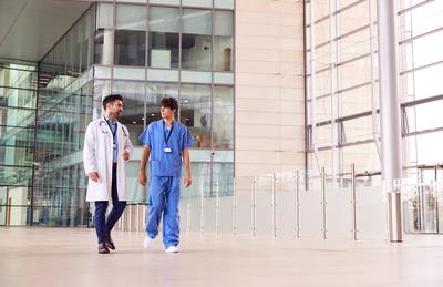 arzt,besprechung,krankenpfleger,doktor,?rzte,besprechen,besprechungen *** doctor,meeting,nurse,doctors,feedback,nurses m-stock-photo