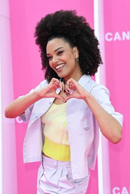 8eme édition des CANNESERIES - Red Carpet du 26 avril-stock-foto