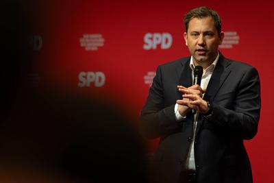 26.04.2025, Lars Klingbeil (SPD) w?hrend der Dialogkonferenz in Baunatal-stock-foto