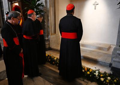 ITALY -  VESPERS SERVICE INSIDE ST MARY MAJOR BASLICA IN ROME - 2025/4/27-stock-foto