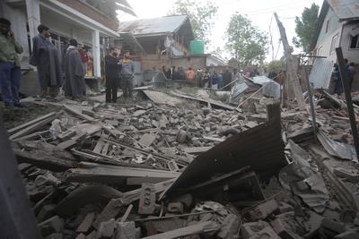 Pahalgam Terror Attack: Houses Of Six Militants Razed In Kashmir; Hundreds Detained-stock-foto