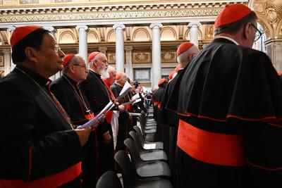 ITALY -  VESPERS SERVICE INSIDE ST MARY MAJOR BASLICA IN ROME - 2025/4/27-stock-foto