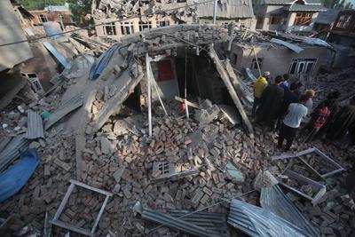Pahalgam Terror Attack: Houses Of Six Militants Razed In Kashmir; Hundreds Detained-stock-foto