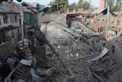 Pahalgam Terror Attack: Houses Of Six Militants Razed In Kashmir; Hundreds Detained-stock-foto