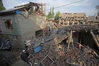 Pahalgam Terror Attack: Houses Of Six Militants Razed In Kashmir; Hundreds Detained-stock-foto