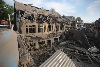 Pahalgam Terror Attack: Houses Of Six Militants Razed In Kashmir; Hundreds Detained-stock-foto