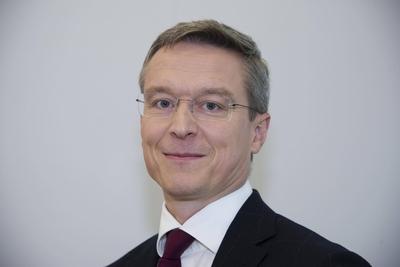 Dr Karsten Wildberger Chief Operating Officer Commercial Bilanzpressekonferenz der E ON SE am 15-stock-foto