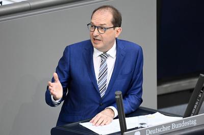 Alexander Dobrindt in der 37. Sitzung des Deutschen Bundestages im Reichstagsgeb?ude. Berlin, 19.05.2022 *** Alexander-stock-photo