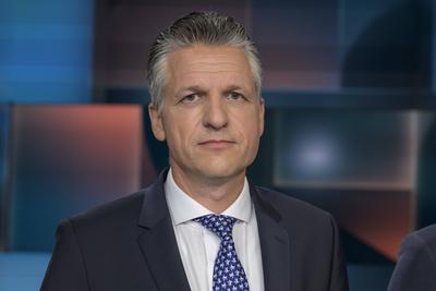 GER, Berlin, hart aber fair Polittalk, TV, Format, mit Moderator - Louis Klamroth, Das Erste, Thema - Triumph f?r AfD un-stock-foto