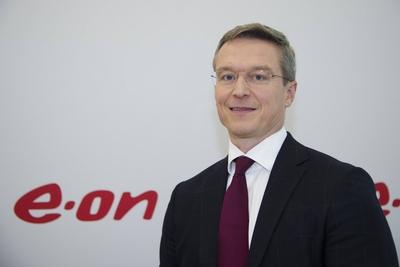 Dr Karsten Wildberger Chief Operating Officer Commercial Bilanzpressekonferenz der E ON SE am 15-stock-foto