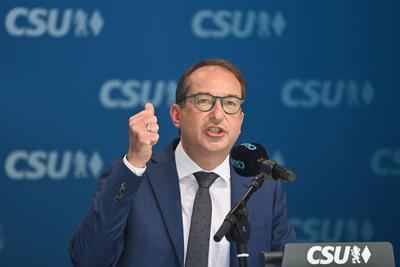 Alexander DOBRINDT bei seiner Rede, Gestik, Einzelbild,angeschnittenes Einzelmotiv,Portraet,Portrait,Portr?t. Bundestag-stock-photo