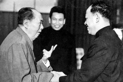 Cambodia: Khmer Rouge leaders Pol Pot and Ieng Sary meet Chairman Mao Zedong, Beijing, 1976. Khmer Rouge leaders Pol Pot-stock-photo